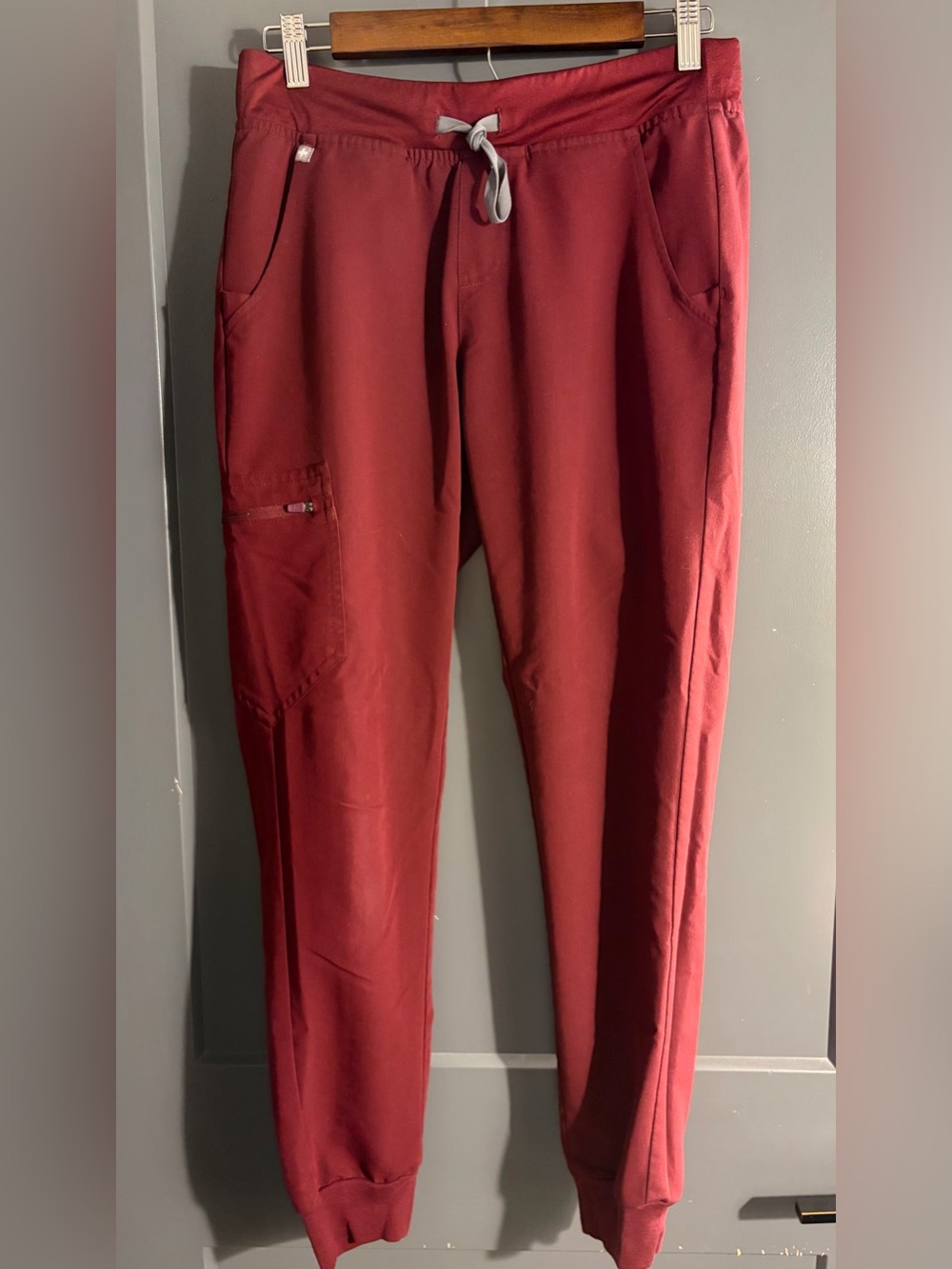 FIGS Zamora High Waisted Scrub Joggers Burgundy Small
